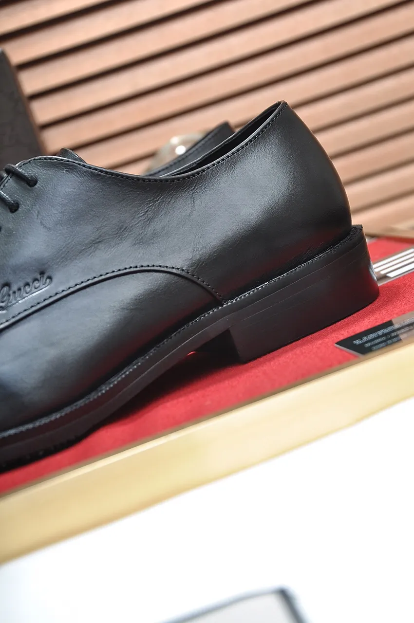 Men's shoes💰460💶Italy's top luxury men's shoe giant [GUCCI] has arrived in new style🍃Original European style🔰 Pleasant to the eye😍In order to make the shoes more durable and non-deformable🌀The production continues to follow traditional methods but there is still no lack of innovation💪The original sheepskin is chosen for the leather♻Smooth, natural and extra bright⭐Made of imported cowhide, the first choice of the rich 38-45 (45 customized)